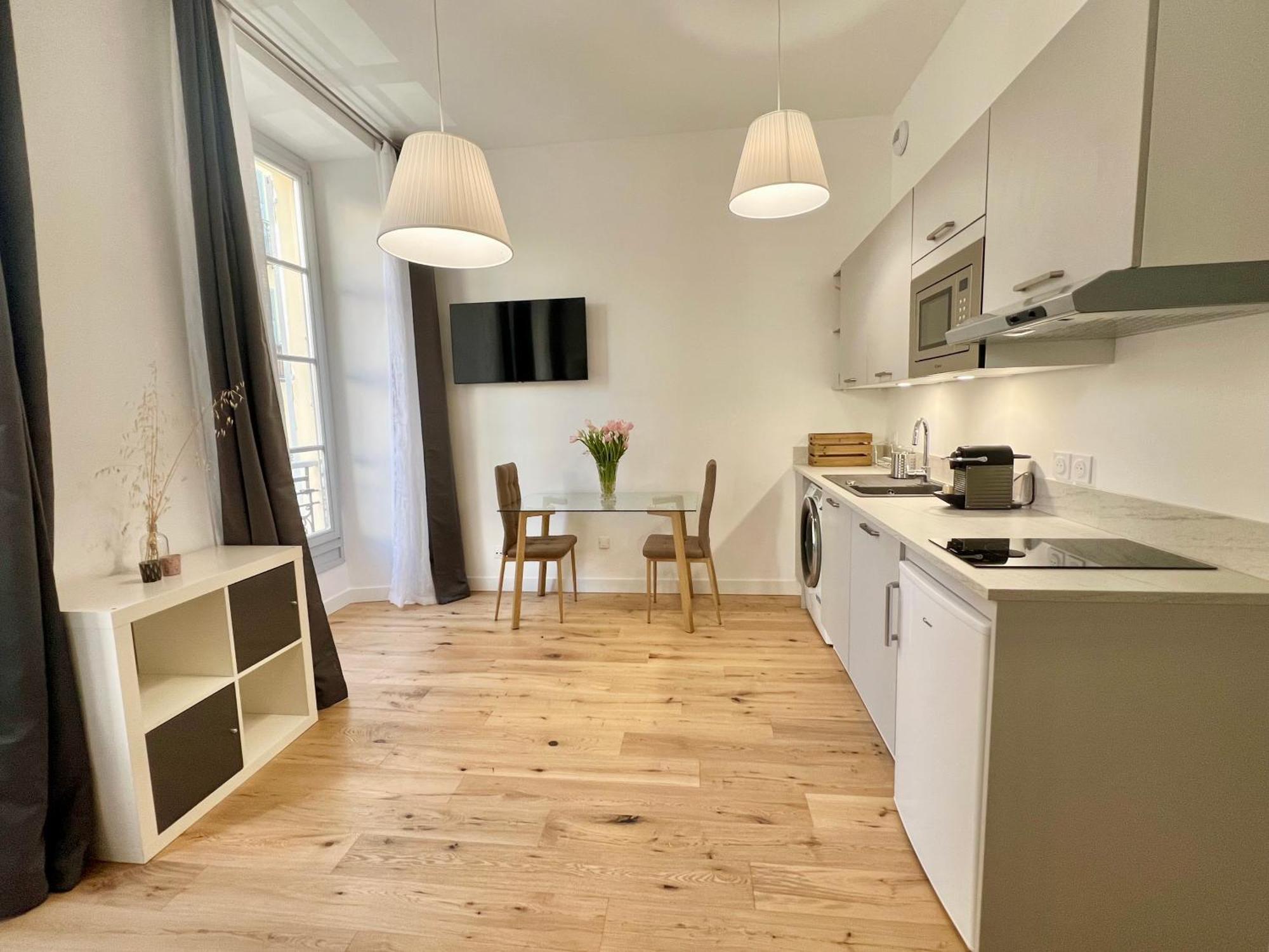 Confortable Central Studio To Discover Nice Luaran gambar